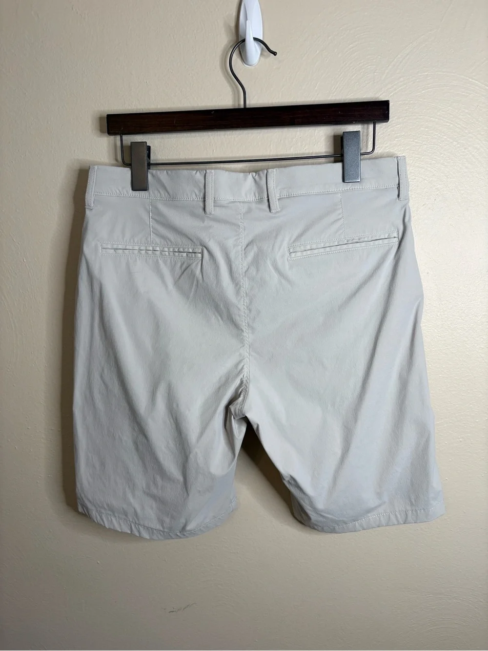J.Crew Tech Shorts 32 Beige Performance Stretch Golf Casual Travel Lightweight